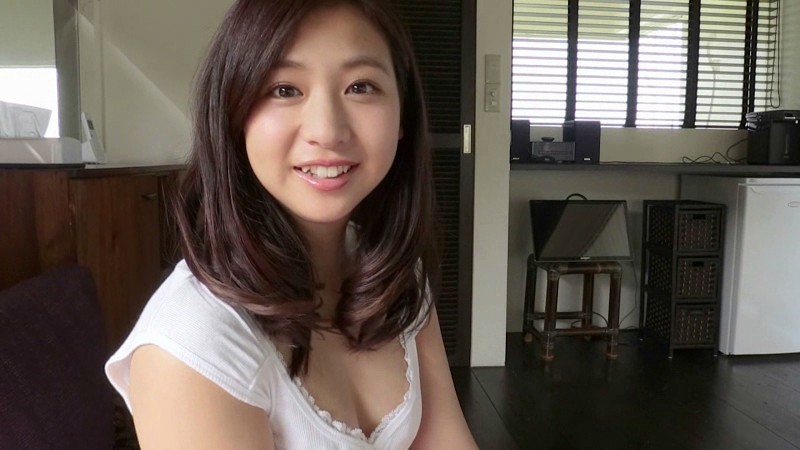 アイドルワン 香る肌、彩りの季節 佐山彩香 3枚目